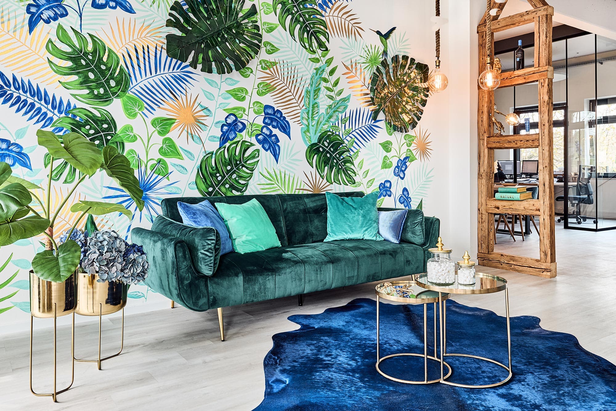 I-LOVE-HOME-Stuerkanzlei-Trittau-lobby-Willkommen Florale Lobby der Steuerkanzlei mit Illustrationen von Blättern und Lianen schafft eine schöne Stimmung im Eingangsbereich – gestaltet im Redesign